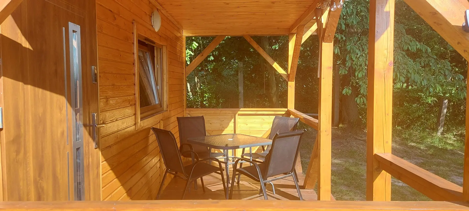 domek nad jeziorem leśniańskim